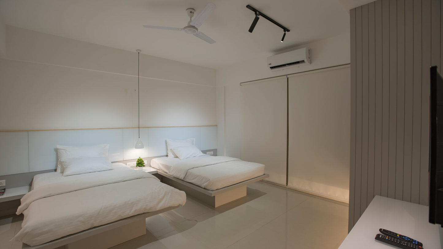 Flamingos Service Apartment
