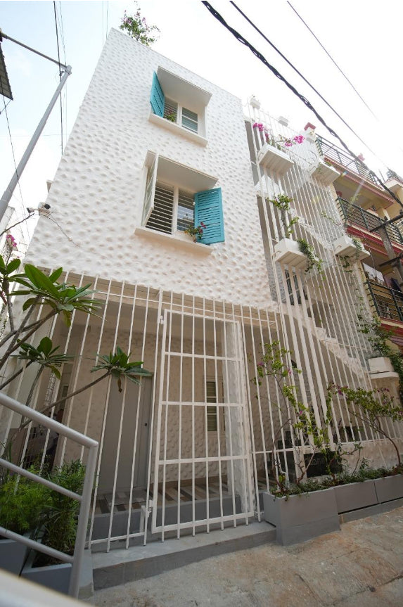 Studio 421 service apartment
