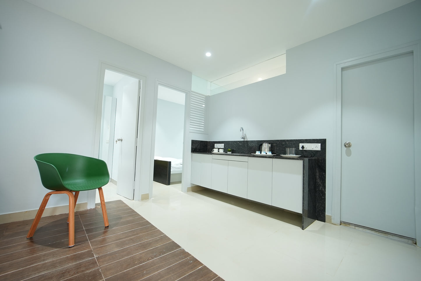Studio 421 service apartment