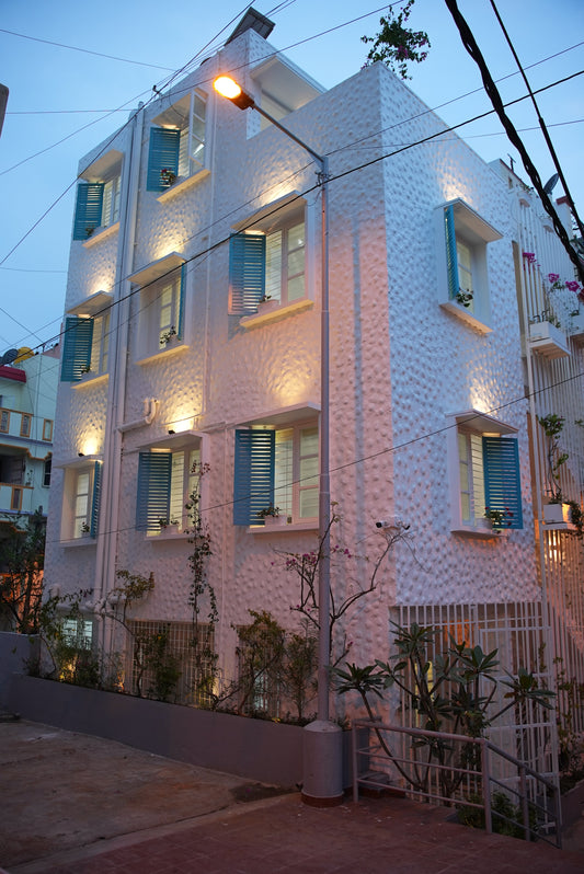 Studio 421 service apartment
